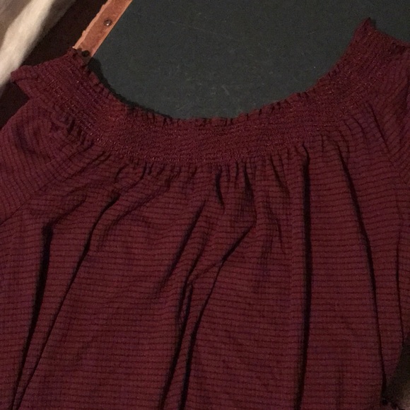 Off the shoulder maroon and navy top - Picture 2 of 3